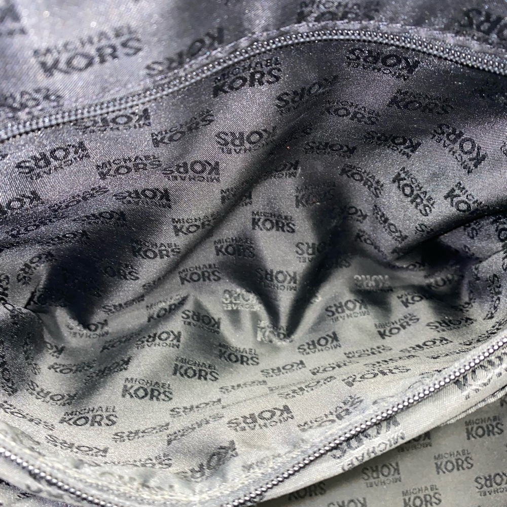 Authentic Michael Kors Satchel - Picture 6 of 16